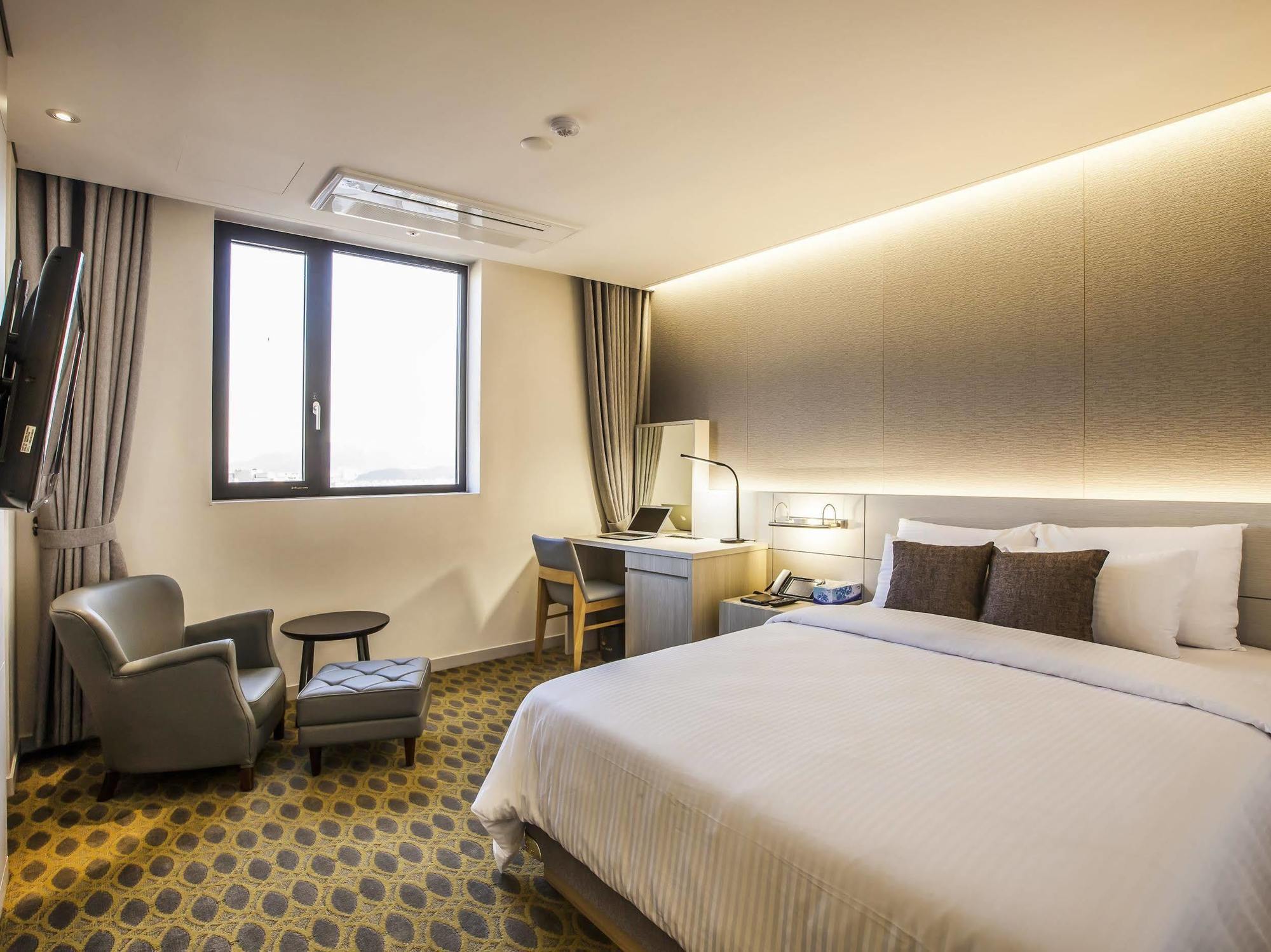 Hamilton Hotel 3*
